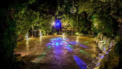 Jardín iluminado — espacio de Project X